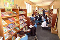 南アフリカの小学校に設置された図書室