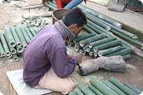 竹からかごなどを作る