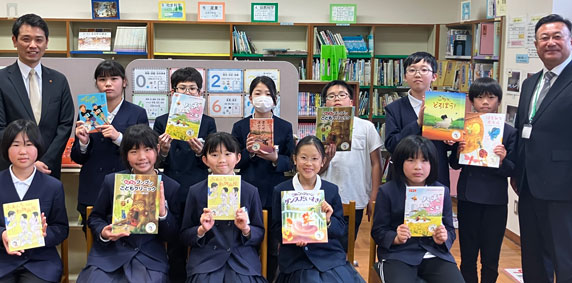 寄贈先の子供たち